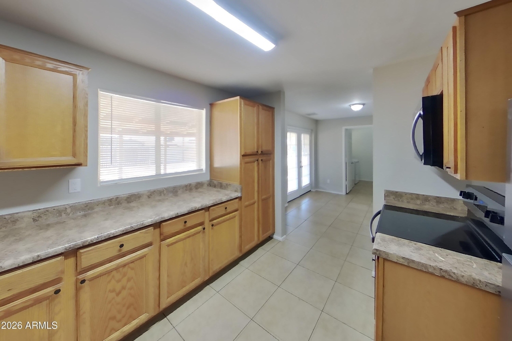 5017 W Sierra Vista Drive - Photo 5