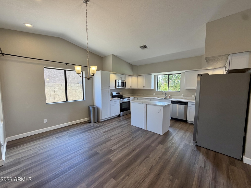 5201 W Mercer Lane - Photo 4
