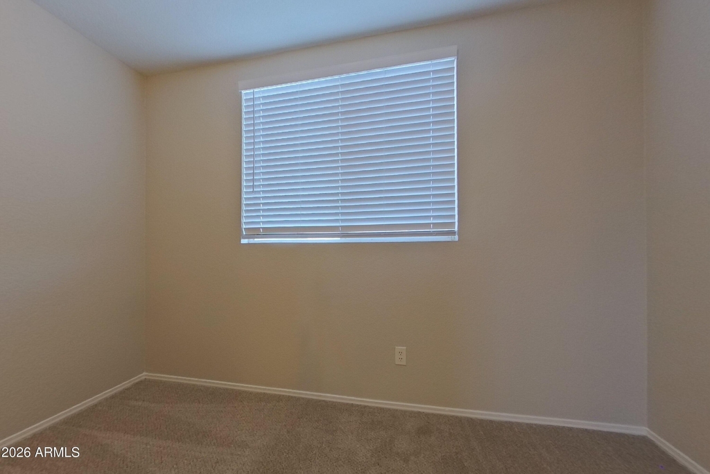 16264 W Lincoln Street - Photo 12