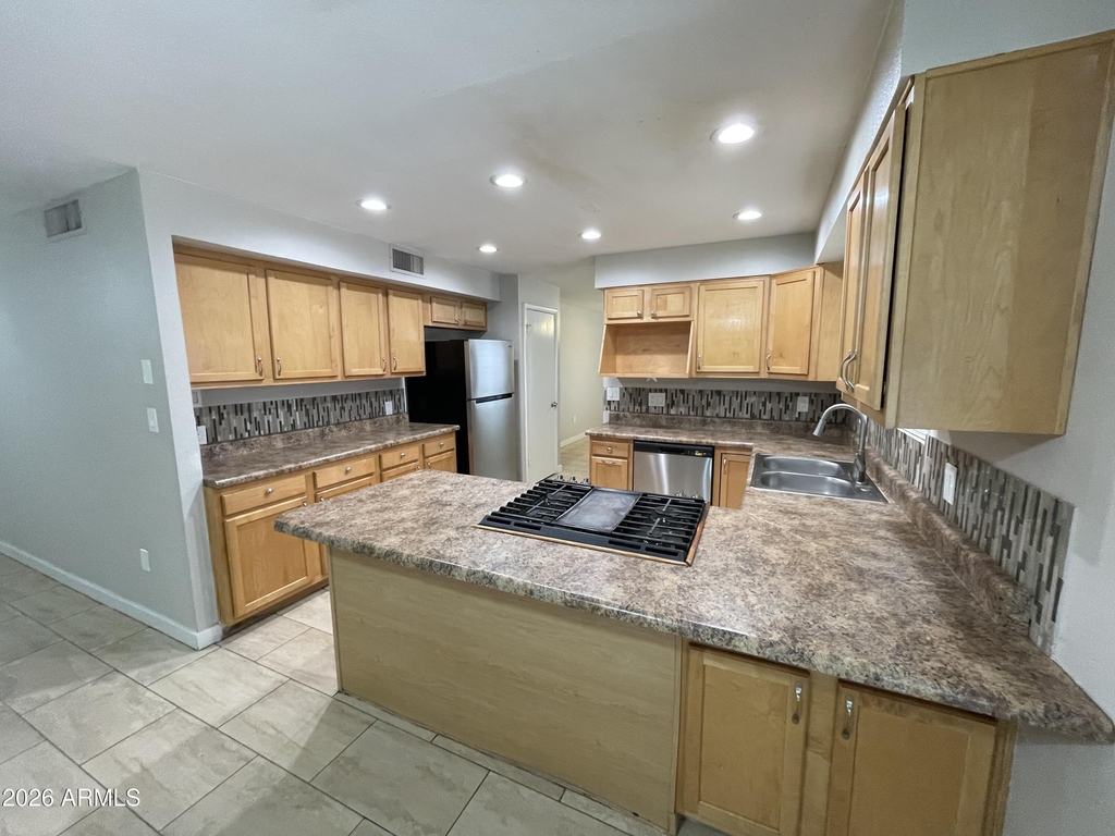 2211 N 54th Lane - Photo 5