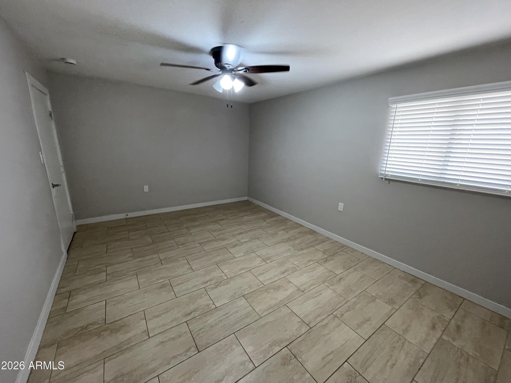 2211 N 54th Lane - Photo 11