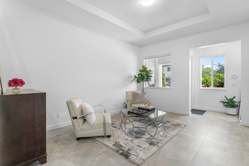 610 Pioneer Way - Photo 4