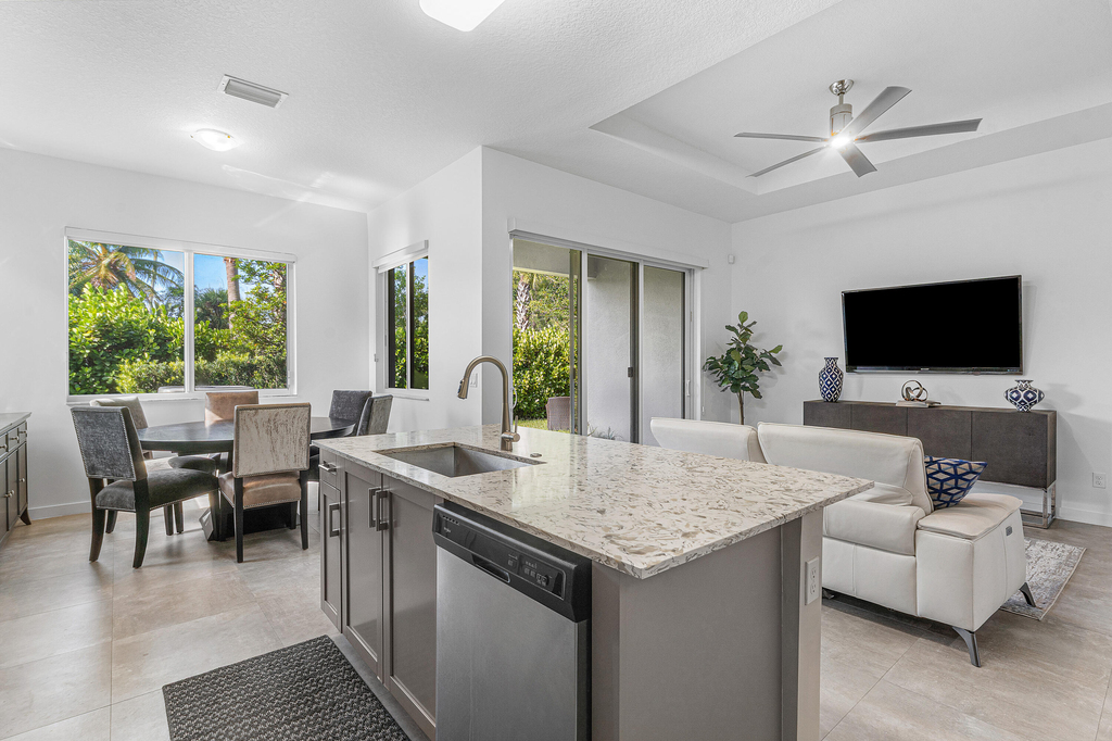 610 Pioneer Way - Photo 5