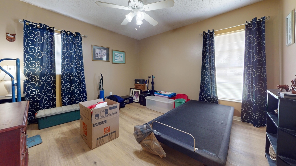 7402 Lakeland Boulevard - Photo 0