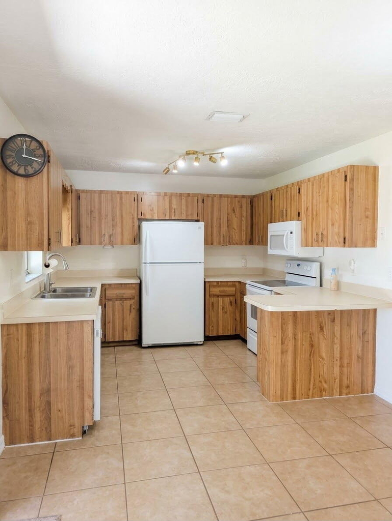 7402 Lakeland Boulevard - Photo 14