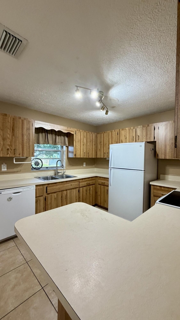 7402 Lakeland Boulevard - Photo 5