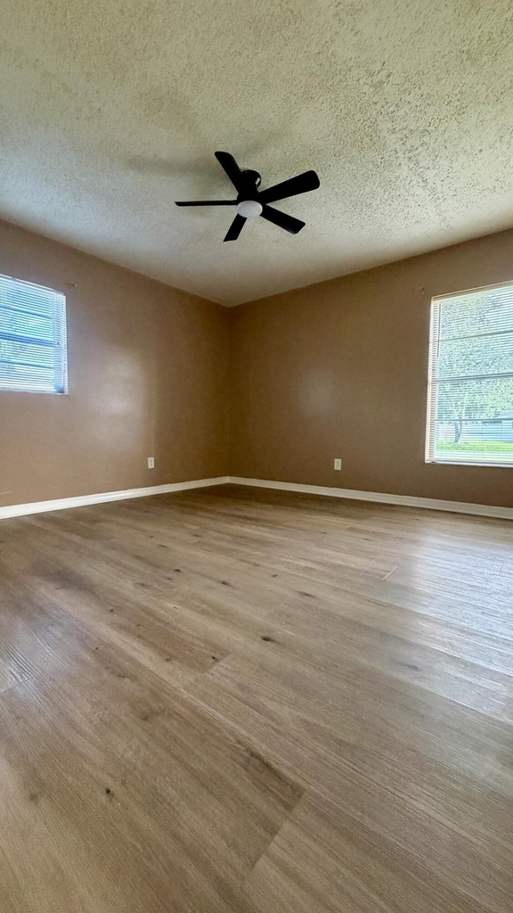7402 Lakeland Boulevard - Photo 12