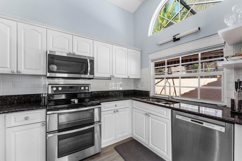 559 Nw 38th Terrace - Photo 9