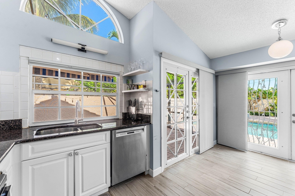 559 Nw 38th Terrace - Photo 11