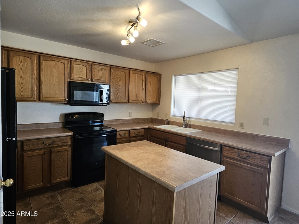 10321 W Fernando Drive - Photo 5