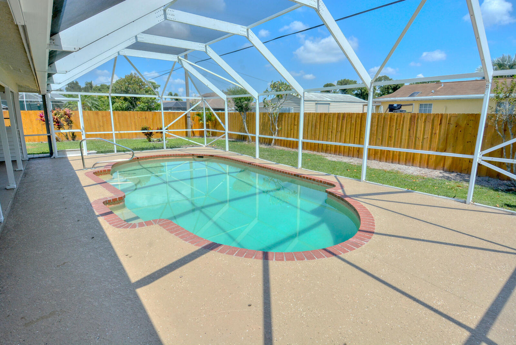 943 Se Browning Avenue - Photo 2