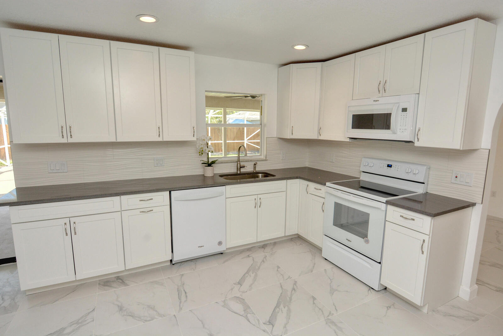 943 Se Browning Avenue - Photo 5