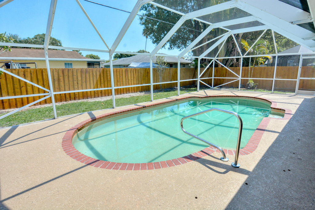 943 Se Browning Avenue - Photo 1