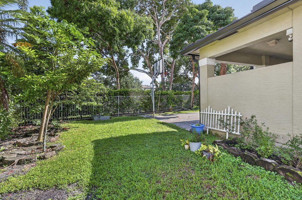 9479 Sedgewood Drive - Photo 41