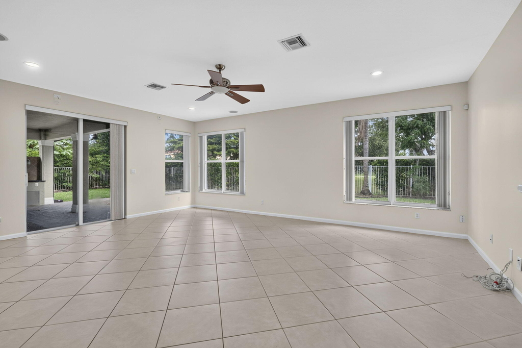 9479 Sedgewood Drive - Photo 10