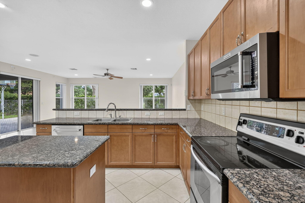 9479 Sedgewood Drive - Photo 15