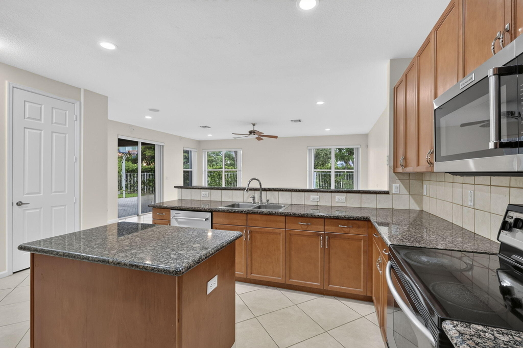 9479 Sedgewood Drive - Photo 16