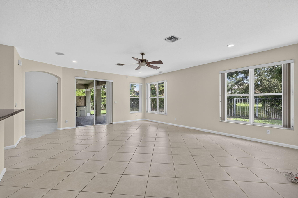 9479 Sedgewood Drive - Photo 11