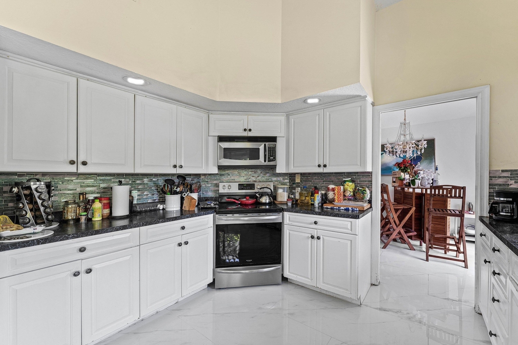 2350 Nw 5th Avenue - Photo 12