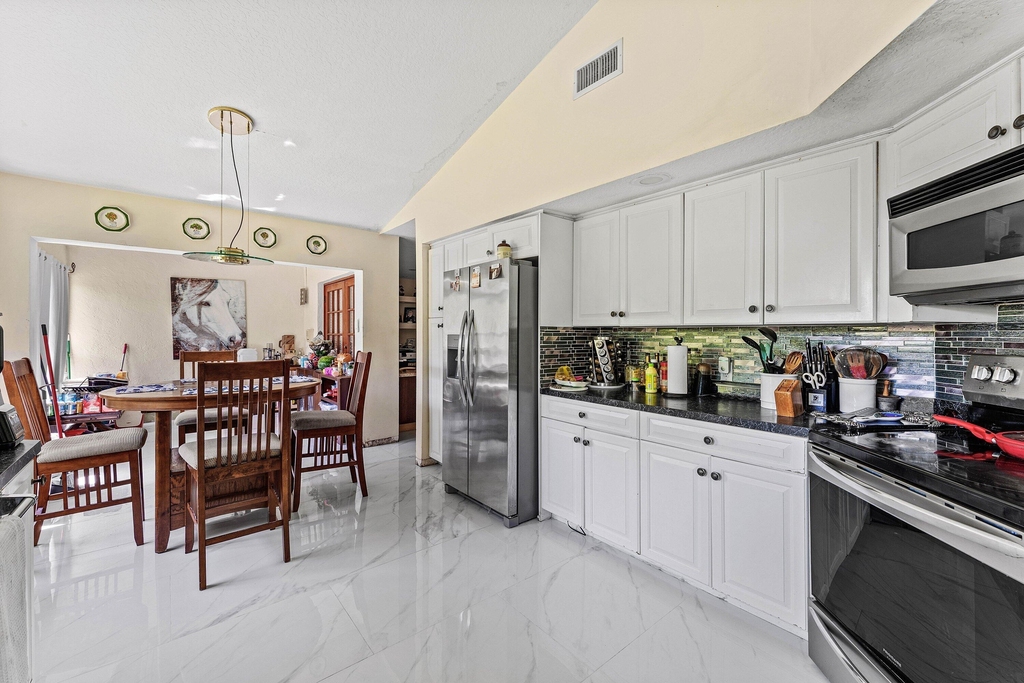 2350 Nw 5th Avenue - Photo 13