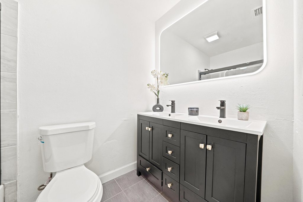 8026 Sw 20th Court - Photo 4
