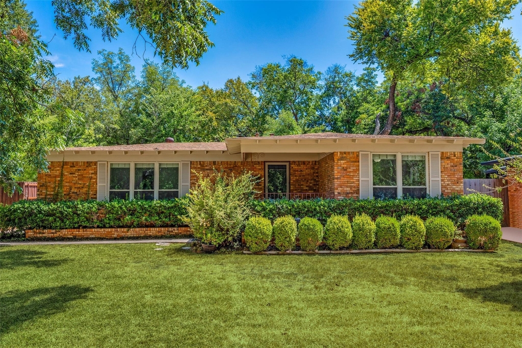 10422 Lake Gardens Drive - Photo 1