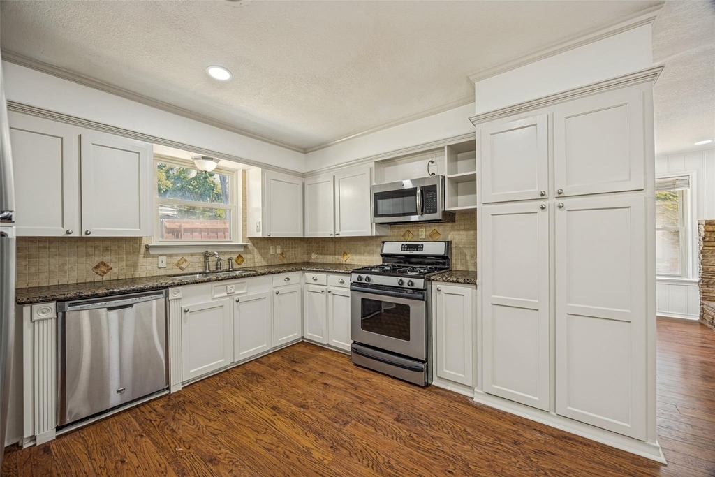 10422 Lake Gardens Drive - Photo 8