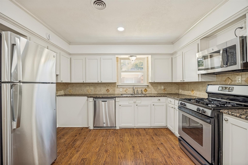 10422 Lake Gardens Drive - Photo 7