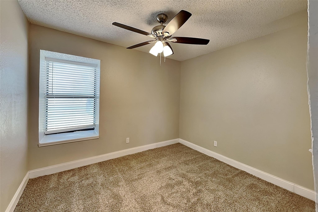 1916 Sharon Drive - Photo 11