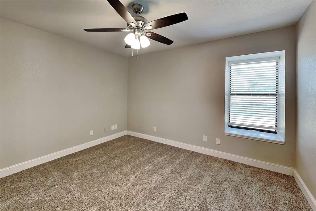 1916 Sharon Drive - Photo 13