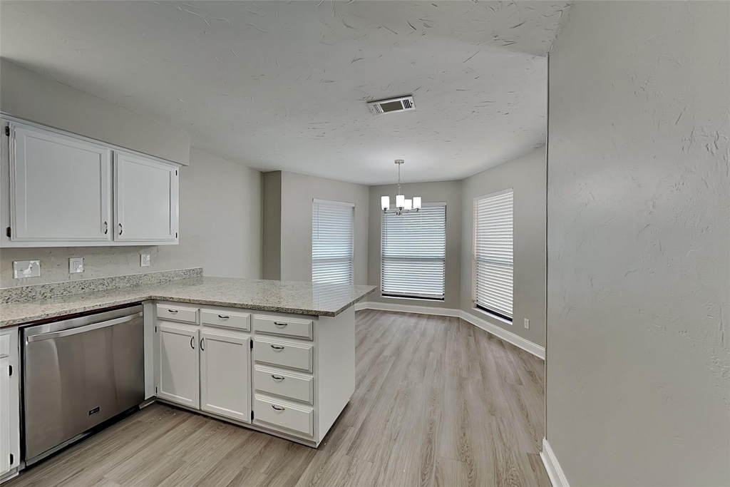 1916 Sharon Drive - Photo 4