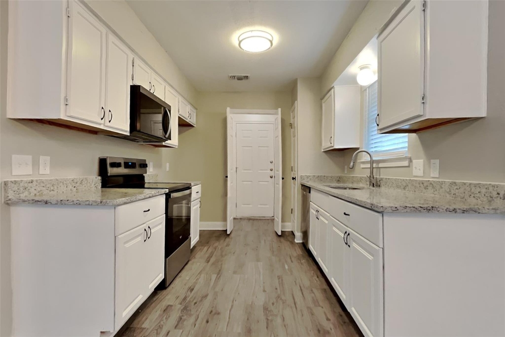 2128 Turf Club Drive - Photo 3