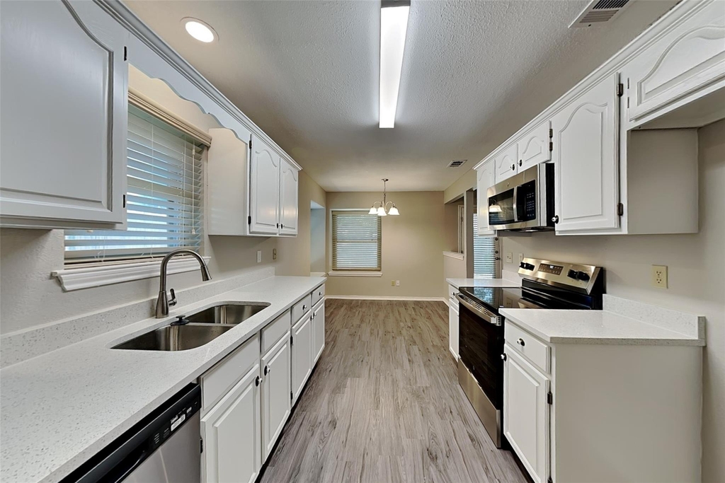 2613 Forestview Drive - Photo 4