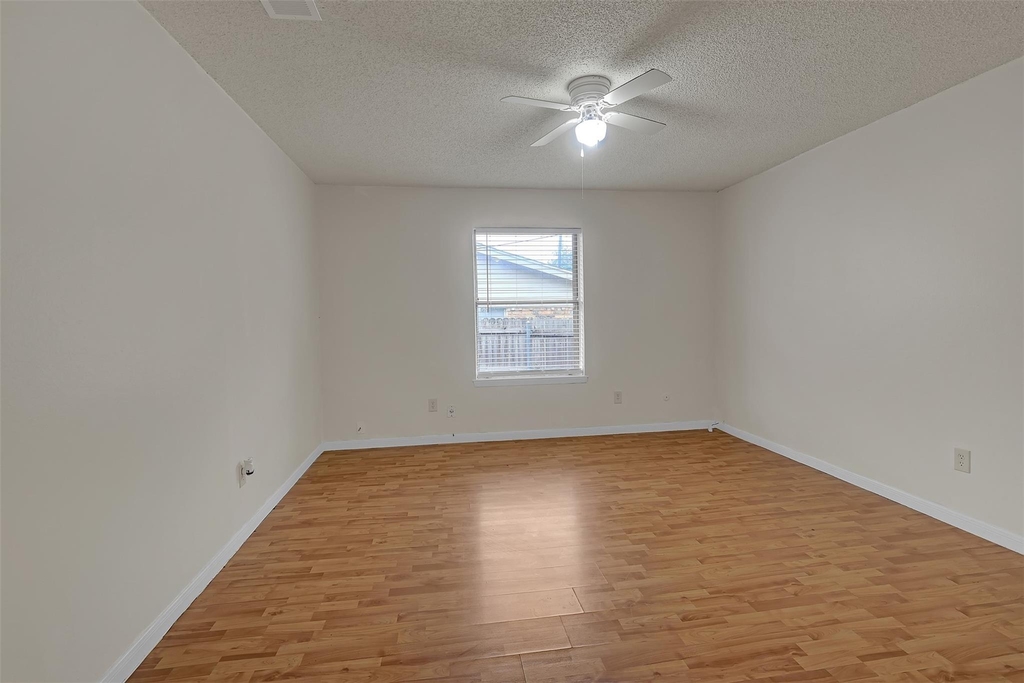 919 Southmoor Drive - Photo 10