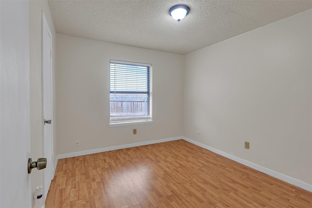 919 Southmoor Drive - Photo 7