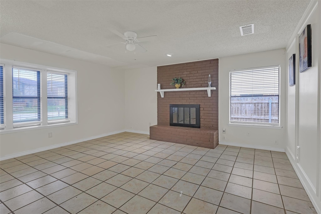 919 Southmoor Drive - Photo 2
