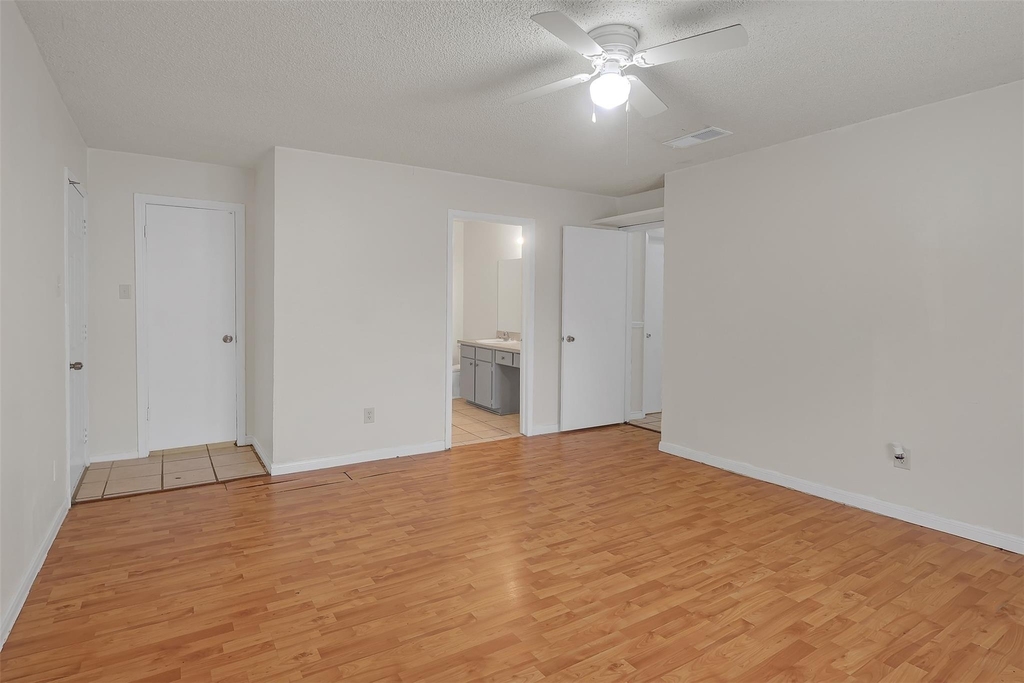 919 Southmoor Drive - Photo 11