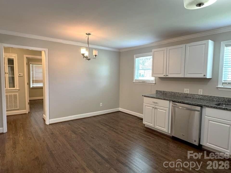 2401 Roslyn Avenue - Photo 3