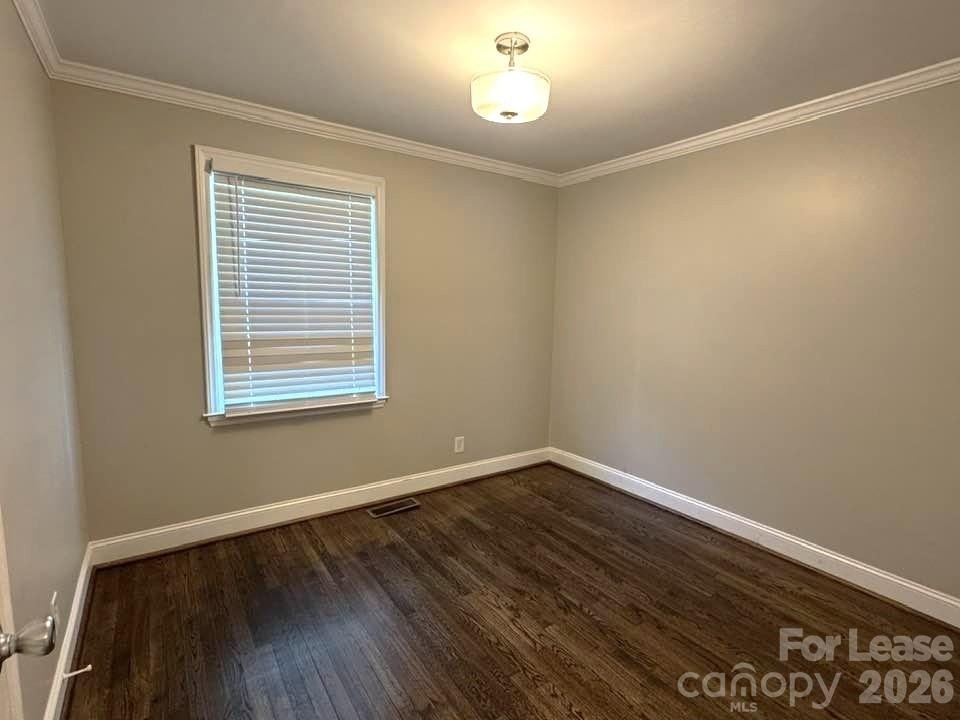 2401 Roslyn Avenue - Photo 9