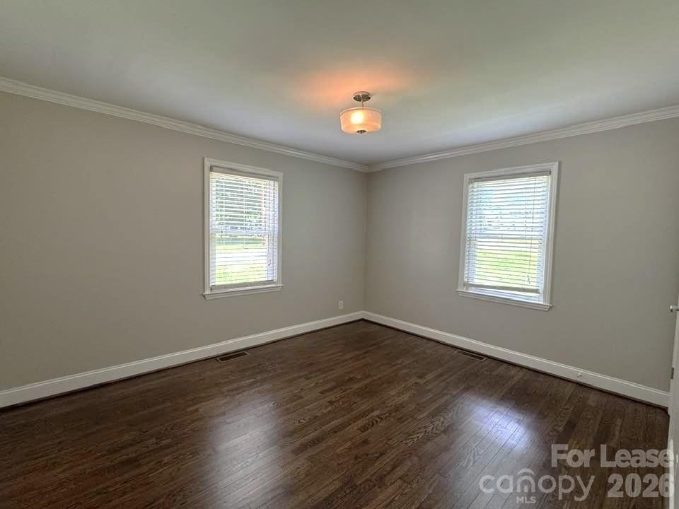 2401 Roslyn Avenue - Photo 8