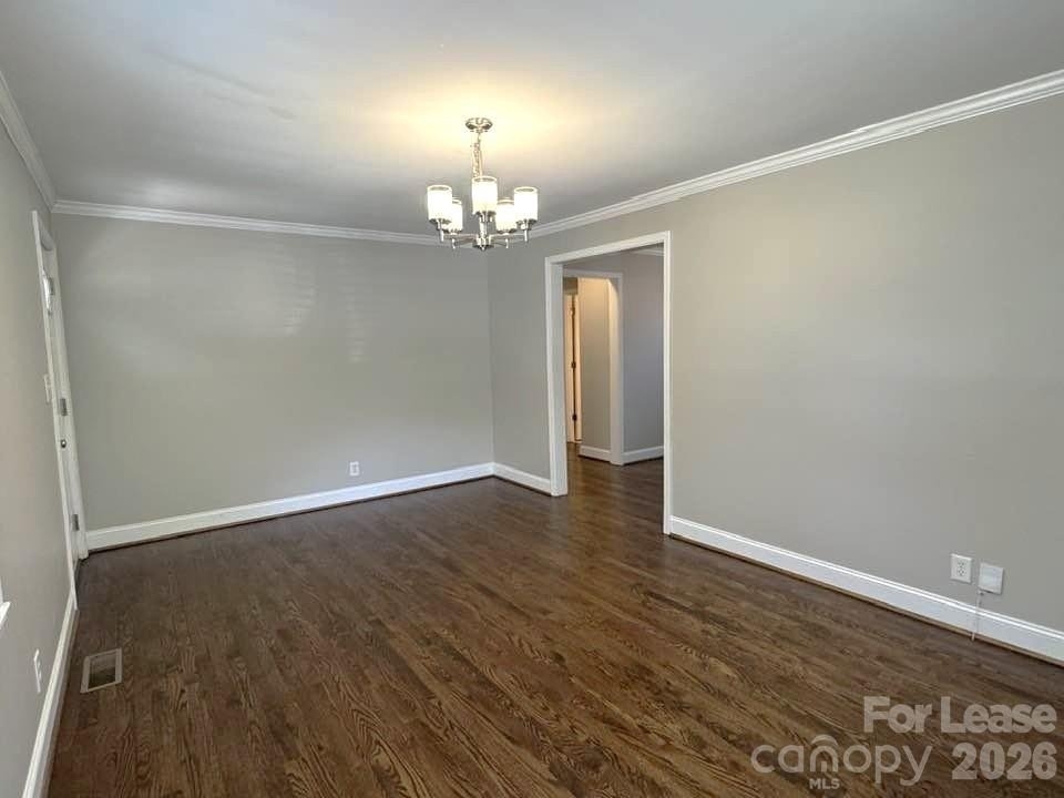 2401 Roslyn Avenue - Photo 5