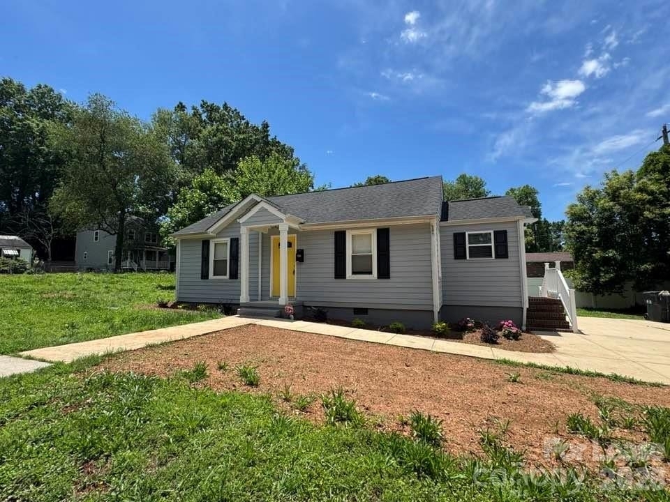 2401 Roslyn Avenue - Photo 0