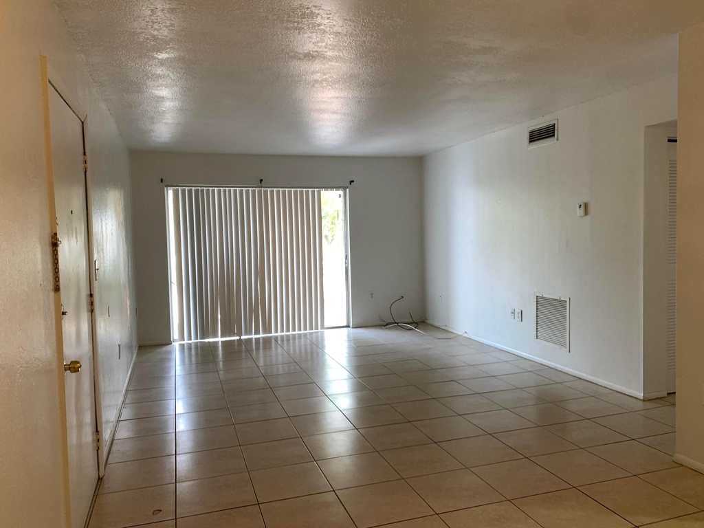431 Executive Center Drive - Photo 2