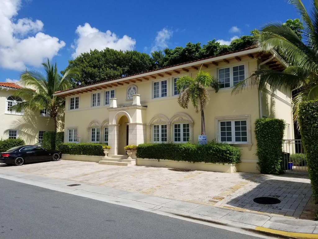 251 Oleander Avenue - Photo 0