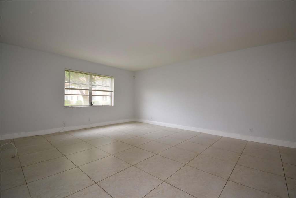 9 Ne 19th Court - Photo 11