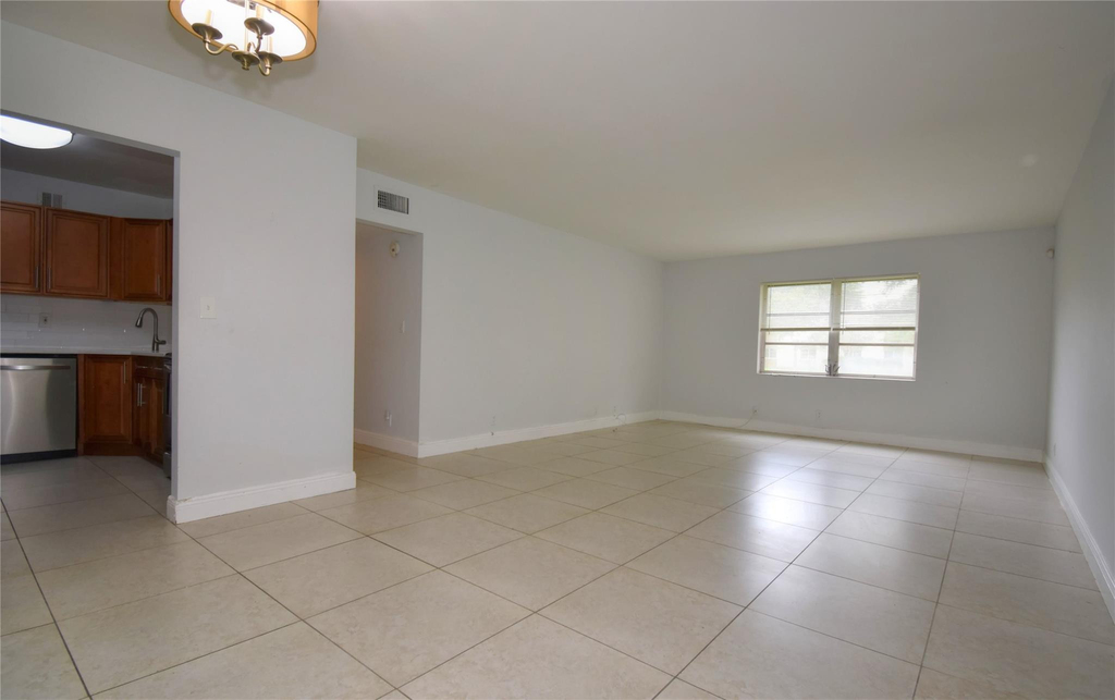 9 Ne 19th Court - Photo 10