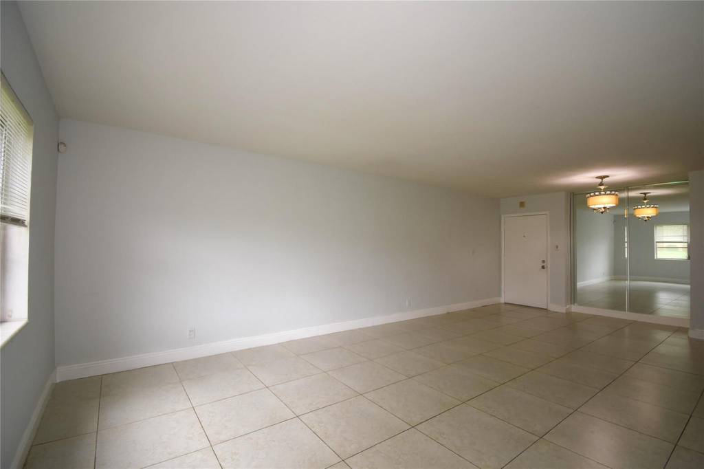 9 Ne 19th Court - Photo 12