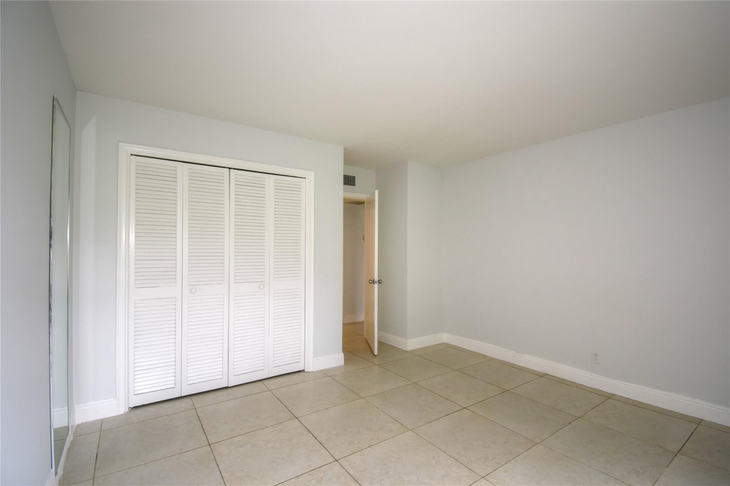 9 Ne 19th Court - Photo 4