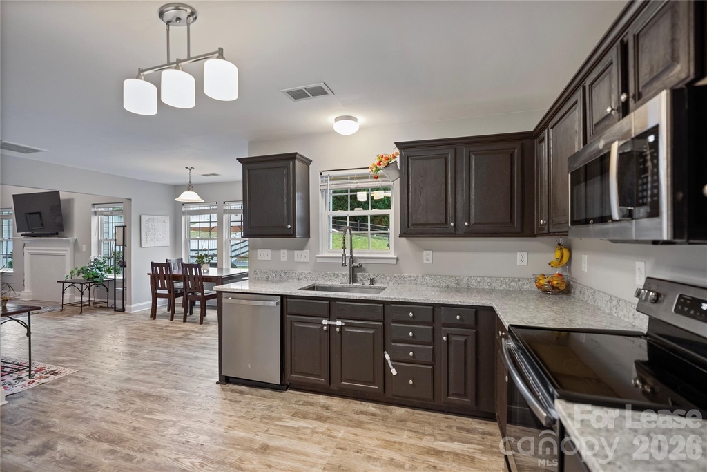 415 Courtland Court - Photo 5