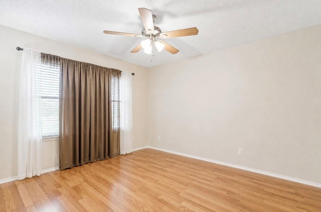 3118 Legend Drive - Photo 4